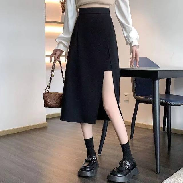 Pear-shaped body large size black fish bone skirt for women in spring and summer 2025 new fat mm waist-hugging a-line hip-packing umbrella skirt
