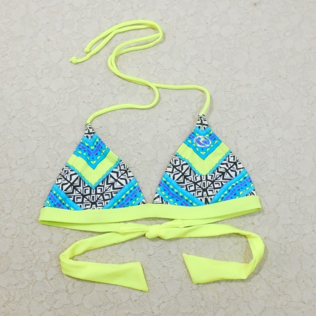 Foreign trade original K702 girls' triangular bikini top comfortable girl vest beach surfing hot spring swimsuit