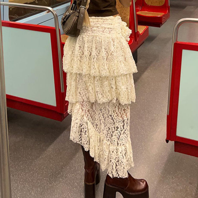 Asymmetric design sense Girl short skirt summer new lace stitching flowers decorate individual skirt
