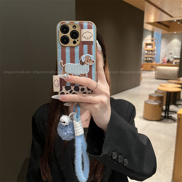 Blue brown leather pattern dachshund suitable for Apple 16promax mobile phone case iPhone17pro cute 15promax autumn and winter high-end 13pro cartoon 14pro protective cover 12pro female anti-fall