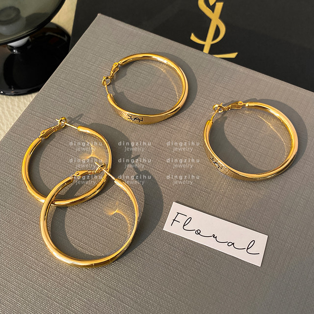 
Golden letters large circle earrings for women in Europe and America retro temperament high-end earrings exaggerated and atmospheric design earrings