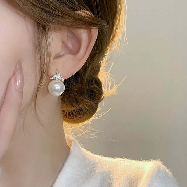 Princess Diana's Crown Pearl Earrings Women's Autumn and Winter 2025 New Hot Style Earrings Light Luxury High-Quality Elegant Earrings