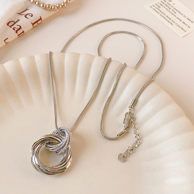 Silver ring necklace for women 2025 new autumn and winter sweater chain long light luxury niche high-end exquisite accessories