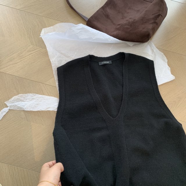 
Style 100 wool large V-neck knitted vest layered with solid color sweater vest waistcoat