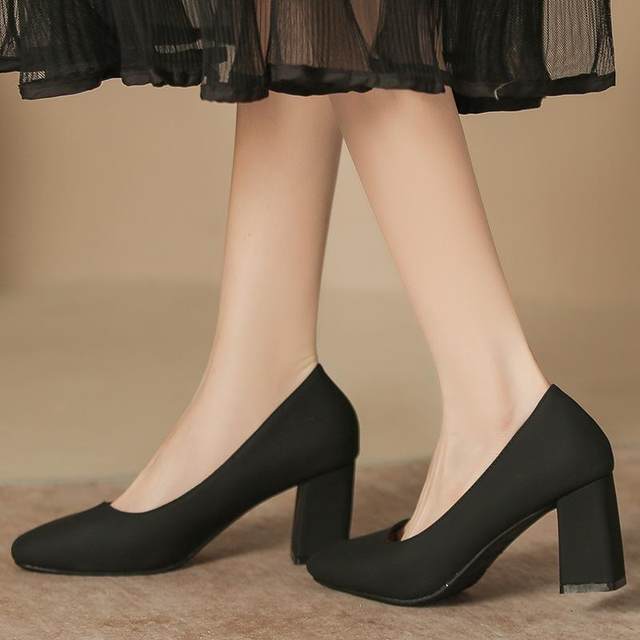 High heels, square toe, fat feet, thick heels, wide feet, small size single shoes for women 313233 large size mother's shoes 2025 new style