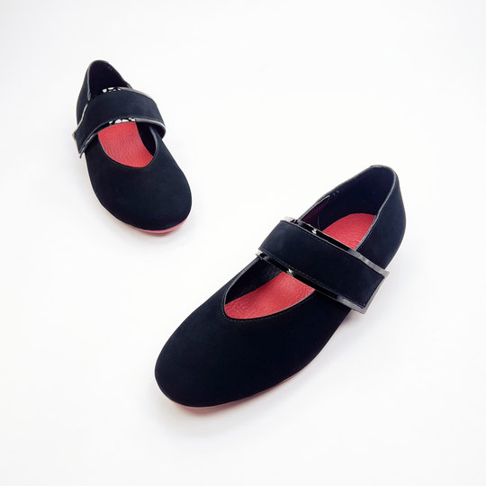 
Cabinet Ya's women's shoes soft and comfortable flat shoes genuine leather mother's shoes soft leather soft sole Velcro shallow mouth leather shoes new