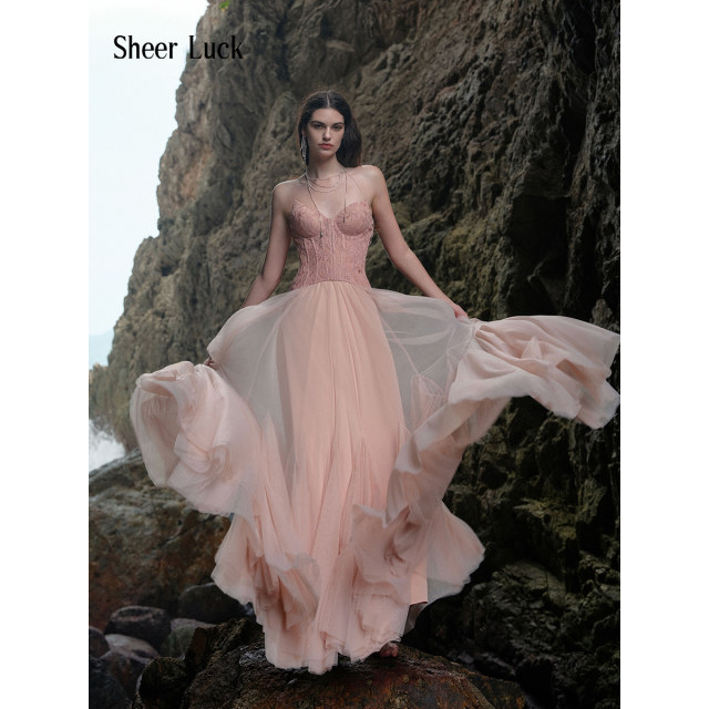 Sheer Luck Wavy heavy lace fishbone strapless mesh dress

