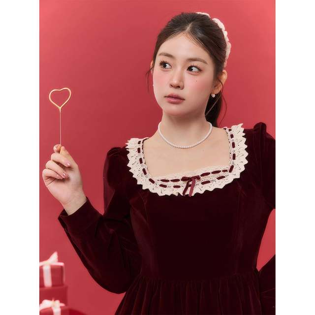 Zhang Large Size Women's Fat Sister mm Slim Temperament Retro Style Velvet Skirt Square Collar Waist Long Dress
