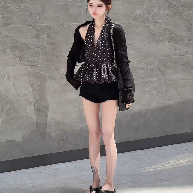 Black polka dot halter neck sleeveless suspender vest for women 2025 new summer sweet and spicy chic Korean high-end top