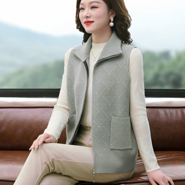 Plus size mother's top vest vest middle-aged and elderly women's autumn new waistcoat vest spring autumn winter cashmere vest