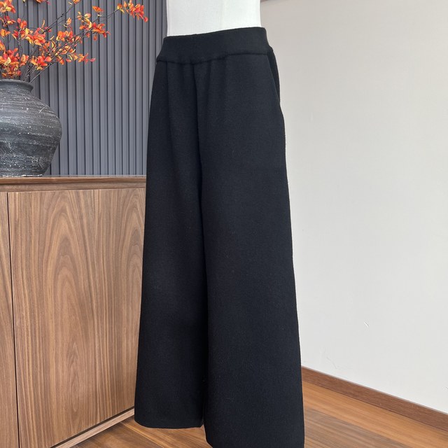 Temperament and fashionable new autumn and winter mother's knitted small fragrance style top coat middle-aged women's elastic waist pants set