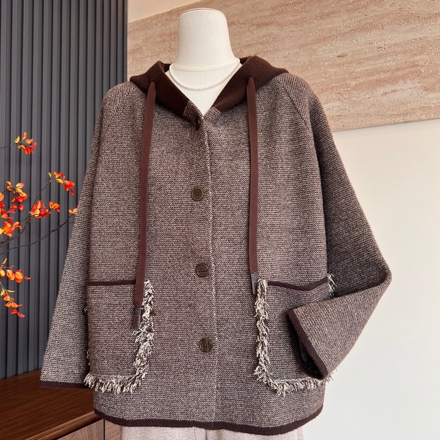 Fashionable mother's knitted sweater top buttoned long-sleeved cardigan hooded casual middle-aged and elderly women's autumn and winter all-match coat