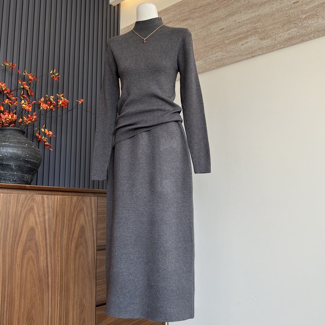 
Fashionable and Western-style mother's knitted sweater, three-piece elastic waist skirt, middle-aged and elderly feminine sweater suit