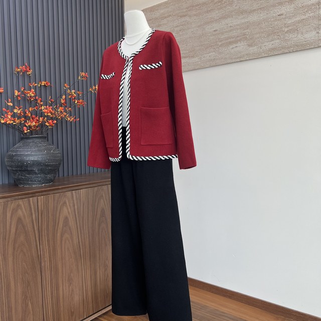 Temperament and fashionable new autumn and winter mother's knitted small fragrance style top coat middle-aged women's elastic waist pants set