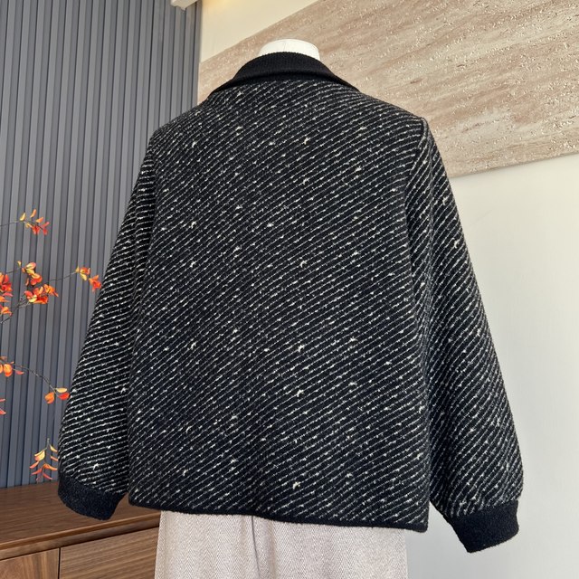 Fashion new mother's clothing autumn and winter imitation wool button cardigan middle-aged and elderly ladies versatile temperament thick coat