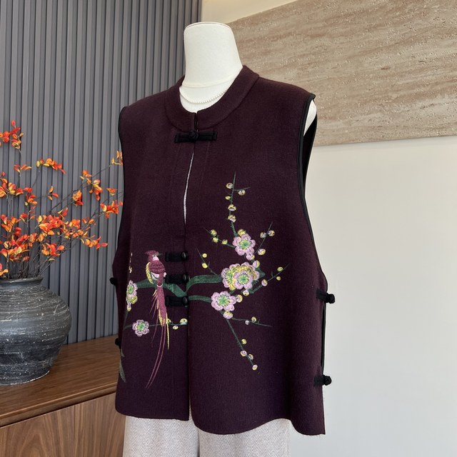 New Chinese style new autumn knitted cardigan vest old lady foreign style top middle-aged and elderly women temperament national style vest