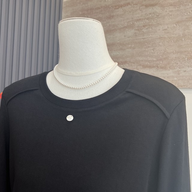 New spring and autumn mother's clothing fashionable round neck long-sleeved bottoming shirt tops for middle-aged and elderly women solid color simple inner wear