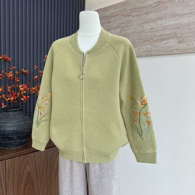 Autumn mother's new sweater versatile jacket casual women's embroidery sports middle-aged and elderly zipper top cardigan
