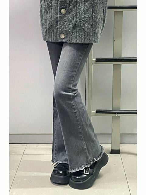 Pear-shaped body slightly flared jeans for women in autumn and