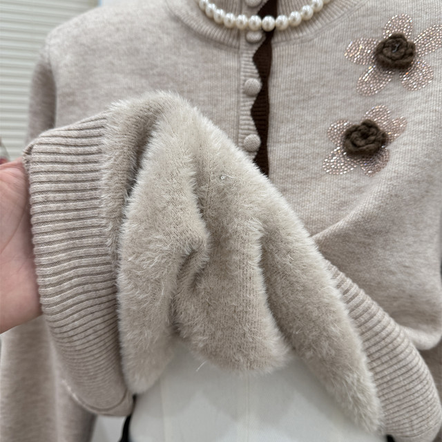 Mother's clothing autumn and winter half turtleneck sweater 2025 new middle-aged and elderly women's sweater middle-aged women's temperament top