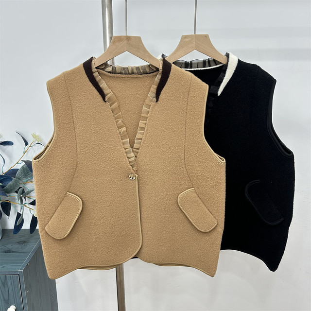 Mom Spring Clothing Casual Set 2025 New Fashionable Middle-aged and Elderly Women's Vest Jacket Spring and Autumn Top Three-piece Set