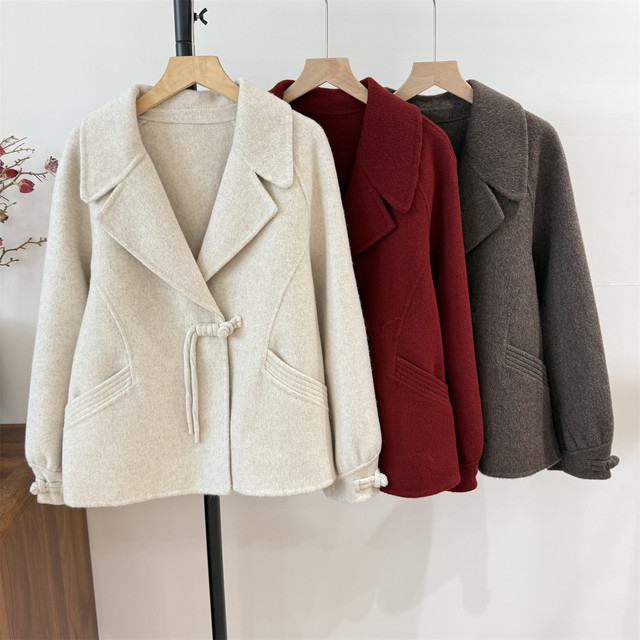 Middle-aged mother autumn cardigan coat 2025 new middle-aged and elderly women's lapels fashionable noble spring and autumn woolen coat