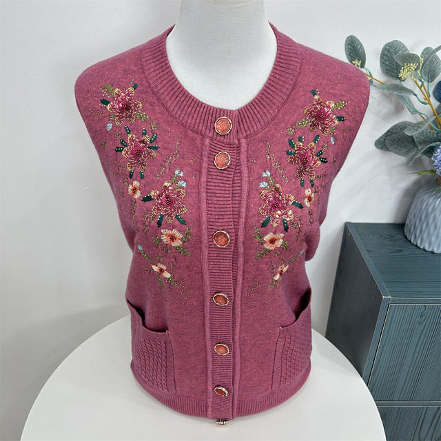 Middle-aged and elderly cardigan coat, autumn clothing, grandma sweater, mother's clothing, velvet thickened knitted autumn and winter clothing for the elderly, women