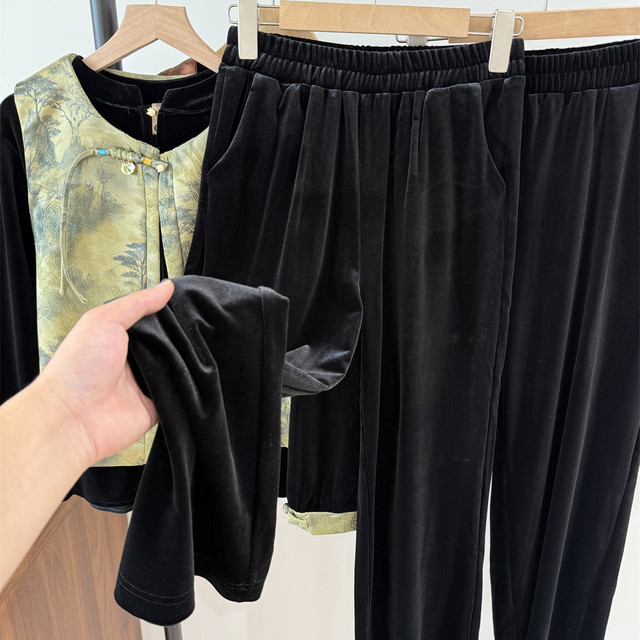 Mom autumn clothing, Chinese style gold velvet suit, Chinese vest sweater 2025 middle-aged and elderly women's clothing, spring and autumn three-piece set