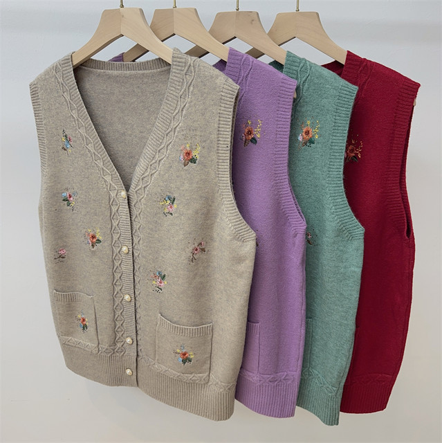 Middle-aged and elderly vests, sweater vests, cardigan vests, middle-aged and elderly women's clothing, spring and autumn old lady clothes