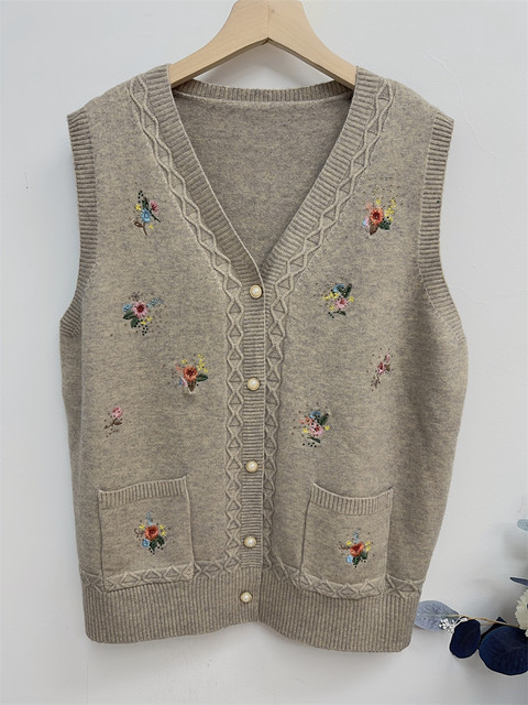 Middle-aged and elderly vests, sweater vests, cardigan vests, middle-aged and elderly women's clothing, spring and autumn old lady clothes