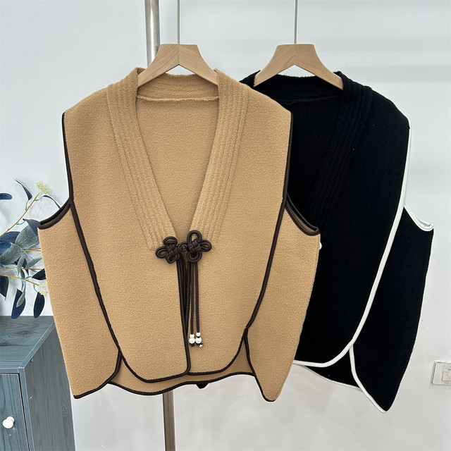 
Mom's spring jacket fashionable vest set 2025 new middle-aged and elderly women's spring and autumn casual top three-piece set