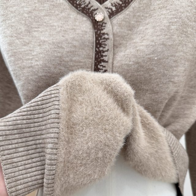 Mom's autumn and winter knitted bottoming shirt, fashionable half-turtleneck sweater, middle-aged and elderly women's clothing, fashionable and noble top