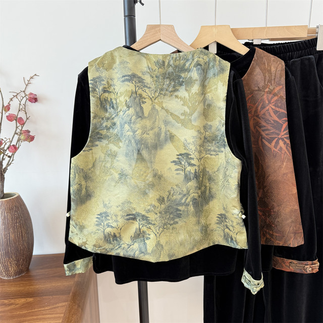 Mom autumn clothing, Chinese style gold velvet suit, Chinese vest sweater 2025 middle-aged and elderly women's clothing, spring and autumn three-piece set
