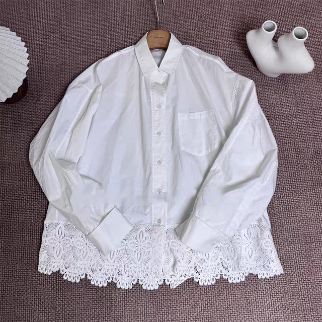Large size temperament design lace spliced ​​white shirt for women in winter fat mm loose and slim inner layer top