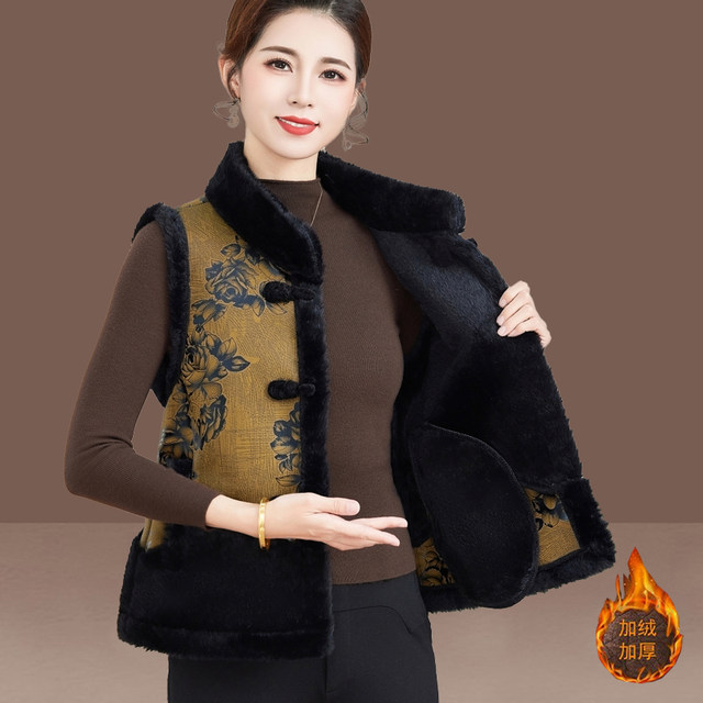 Middle-aged and elderly women's winter clothing fur integrated vest mother's mink velvet warm vest high-end national style vest