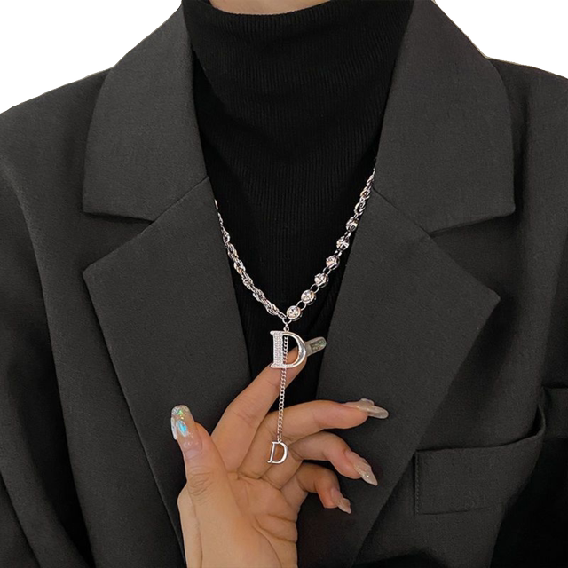 Long necklace for women 2025 new high-end light luxury niche jewelry decorative sweater chain autumn and winter clothes accessories