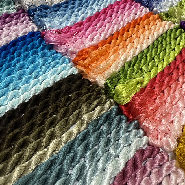 Silky and easy to comb!! Small 100-meter full-color untwisted, split-free silk thread, intangible velvet floral thread, floral twine