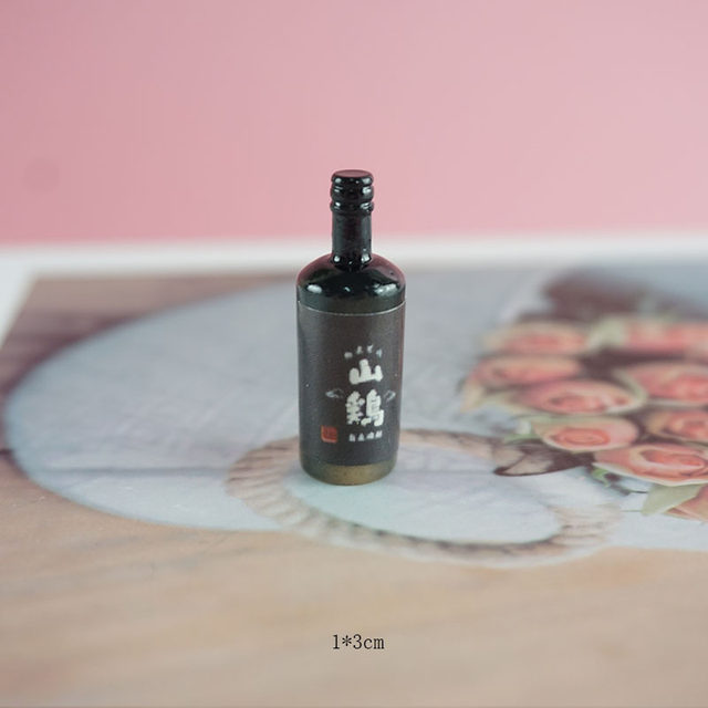 Creative mini simulation small wine bottle foreign wine bottle diy cream epoxy mobile phone case decorative jewelry accessories
