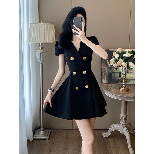 The famous lady is fashionable, waist-tight, slim, A-line double-breasted temperament and elegant OL style commuting summer V-neck suit dress