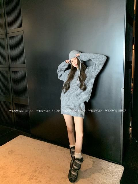 WENWAN gray loose round neck pullover sweater + high-waisted slim knitted skirt
