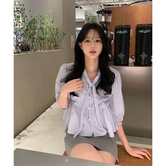 Ins Korean style, simple, slim and versatile, seven-quarter sleeves, V-neck straps, bows, short striped shirt top for women