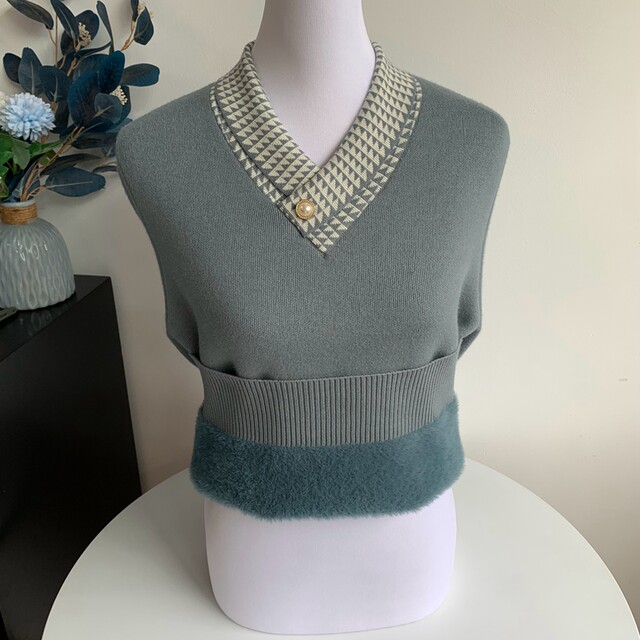 Winter loose large size middle-aged and elderly mother's clothing plus velvet thickened V-neck short sweater old lady grandma top for women