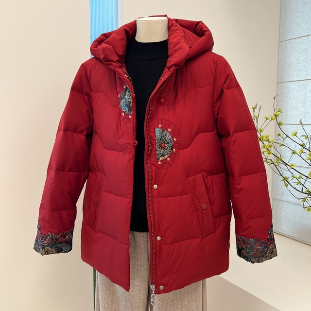 Winter mother's down jacket, middle-aged and elderly grandmother's jacket, loose hooded elderly thick embroidered top for women