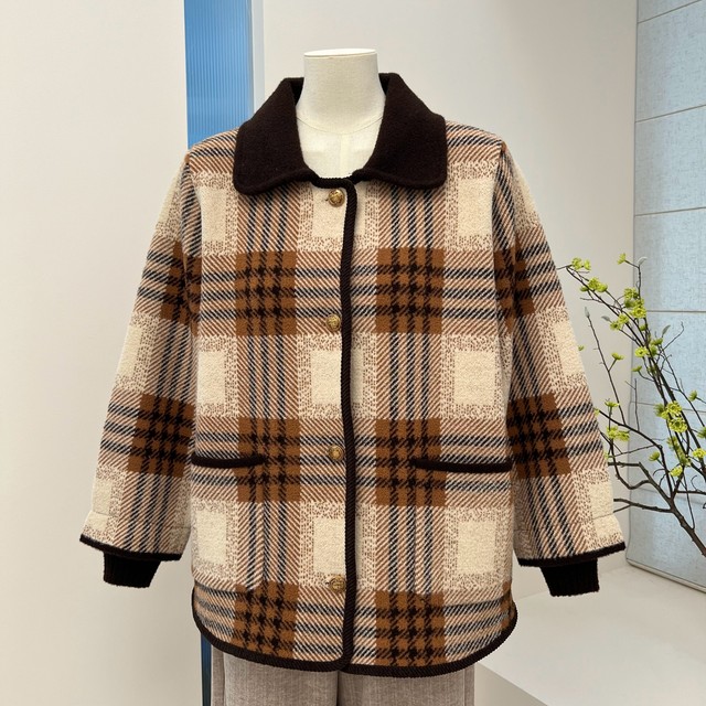 Mom's plaid woolen coat, women's lapel autumn and winter new style, versatile and versatile knitted cardigan for middle-aged and elderly people
