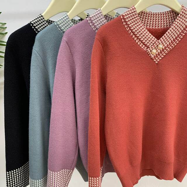 Winter loose large size middle-aged and elderly mother's clothing plus velvet thickened V-neck short sweater old lady grandma top for women