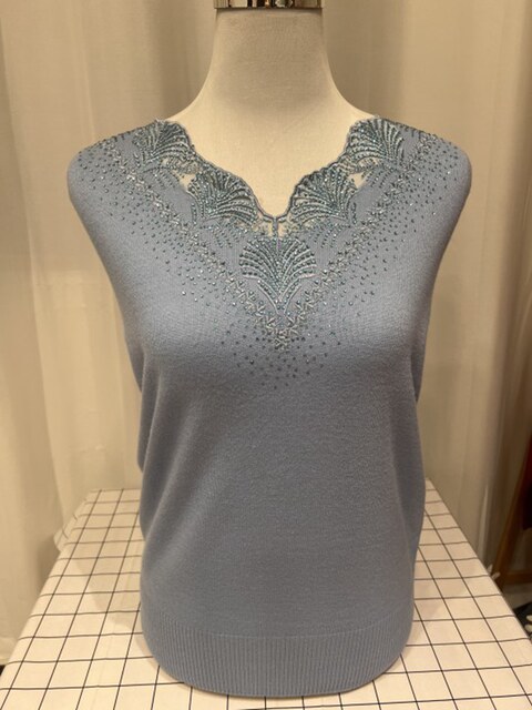 Extra large size autumn and winter mother's knitted sweater women's loose pullover hollow V-neck woolen sweater top for middle-aged and elderly people