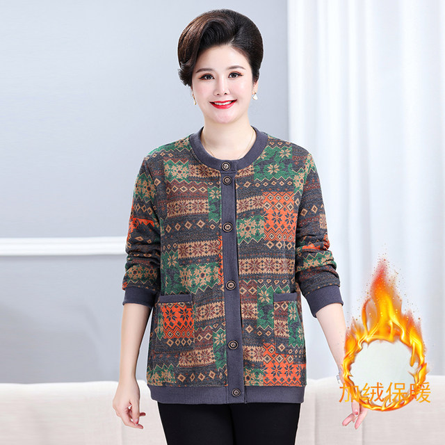 Middle-aged and elderly women's extra large size grandma's autumn and winter sweater coat plus velvet and thickened mother's cardigan to keep warm tops