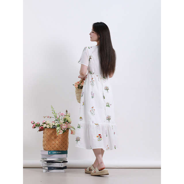 
Xia Dada large-size women's clothing French heavy industry temperament plant printed V-line long skirt gentle and luxurious style slim long skirt