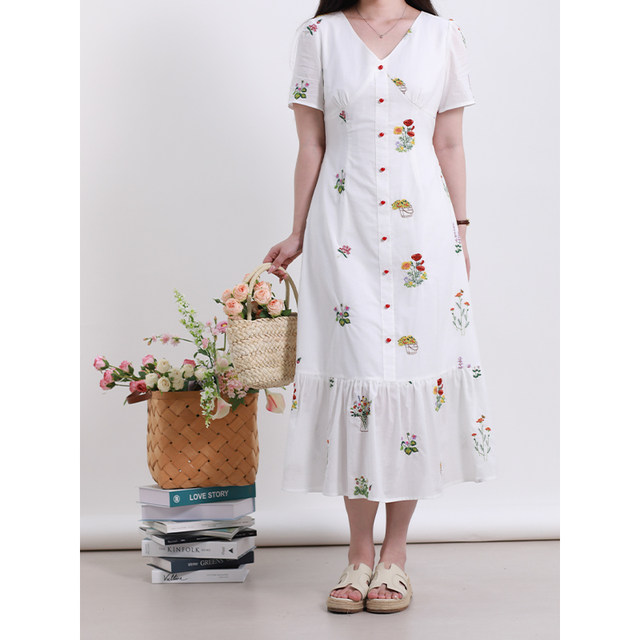 
Xia Dada large-size women's clothing French heavy industry temperament plant printed V-line long skirt gentle and luxurious style slim long skirt