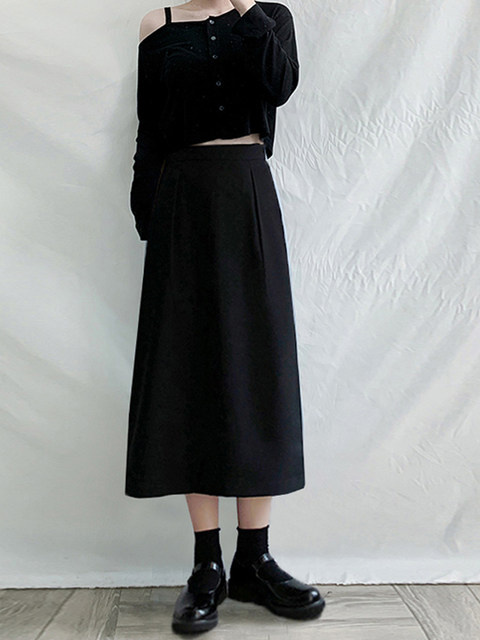 Fat sister pear-shaped body large-size black skirt 2025 autumn covers her hips and makes her look slim and not belly-like umbrella skirt